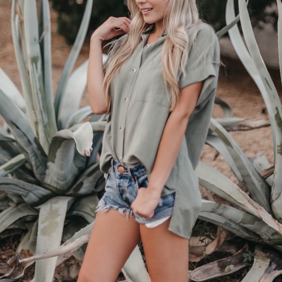 Wild At Heart Linen Button Down Top - Picture 7 of 8